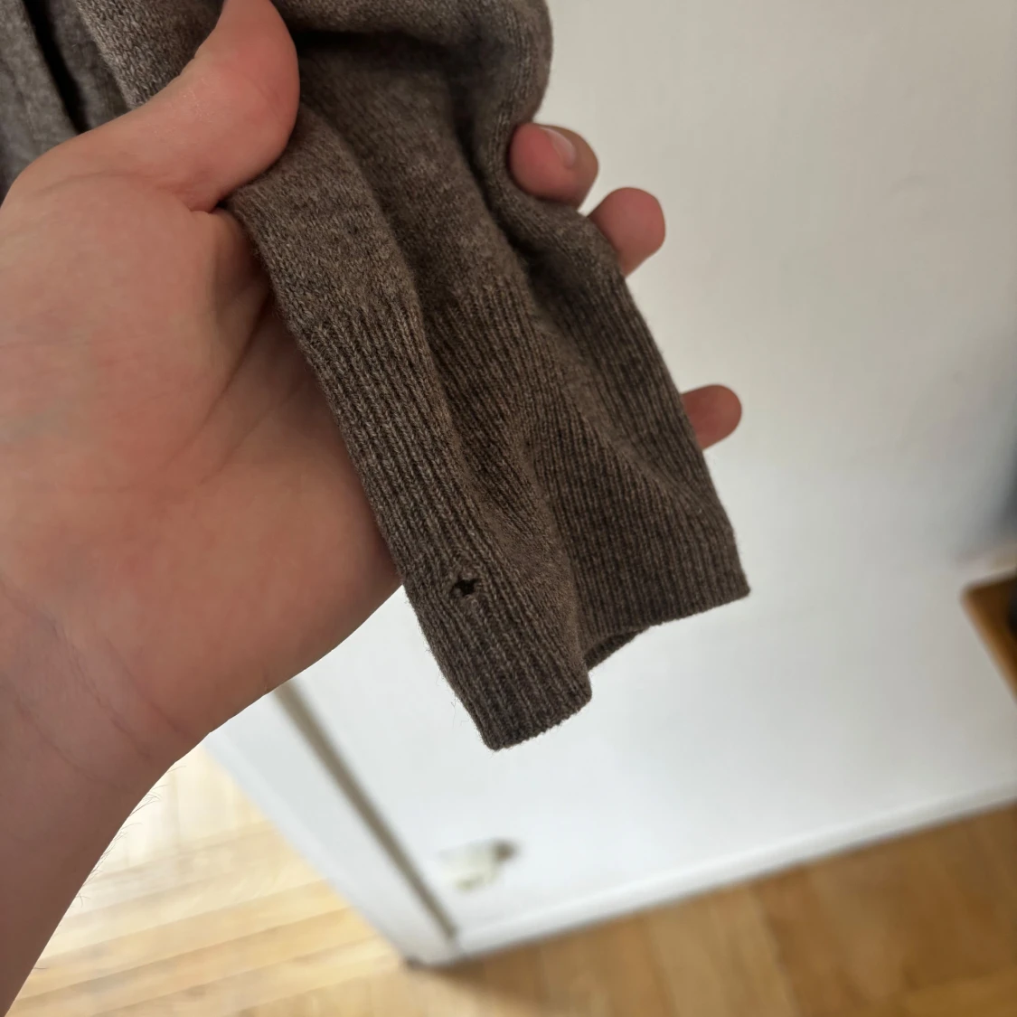 Beige hoodie i kashmir från Soft Goat - 1