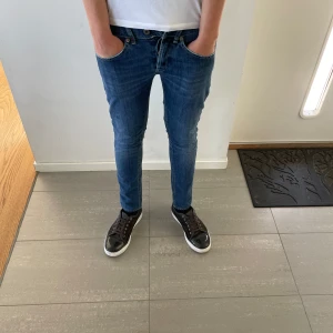 Dondup George jeans  - Sälje nu dessa Dondup George jeans i storlek 30 men som passar storlek 28, skriv för fler bilder/frågor🙌🏼