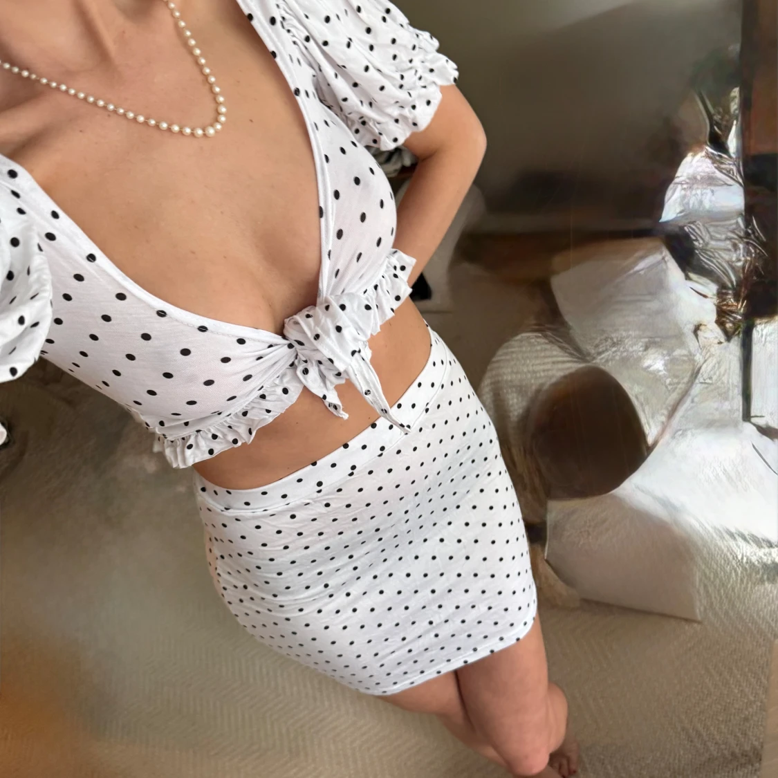 Top & kort kjol prickigt set från Boohoo med lapparna kvar - 1