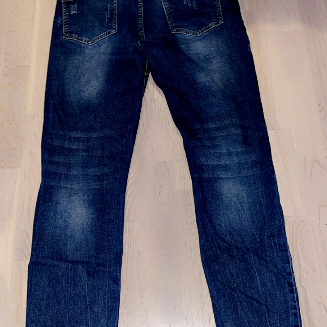 Mörkblå jeans med raka ben - 2