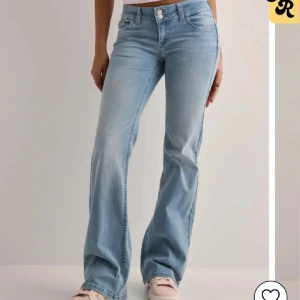 Ljusblå bootcut jeans ifrån Nelly  - Snygga ljusblå jeans ifrån Nelly jag säljer dom pga ingen användning! 