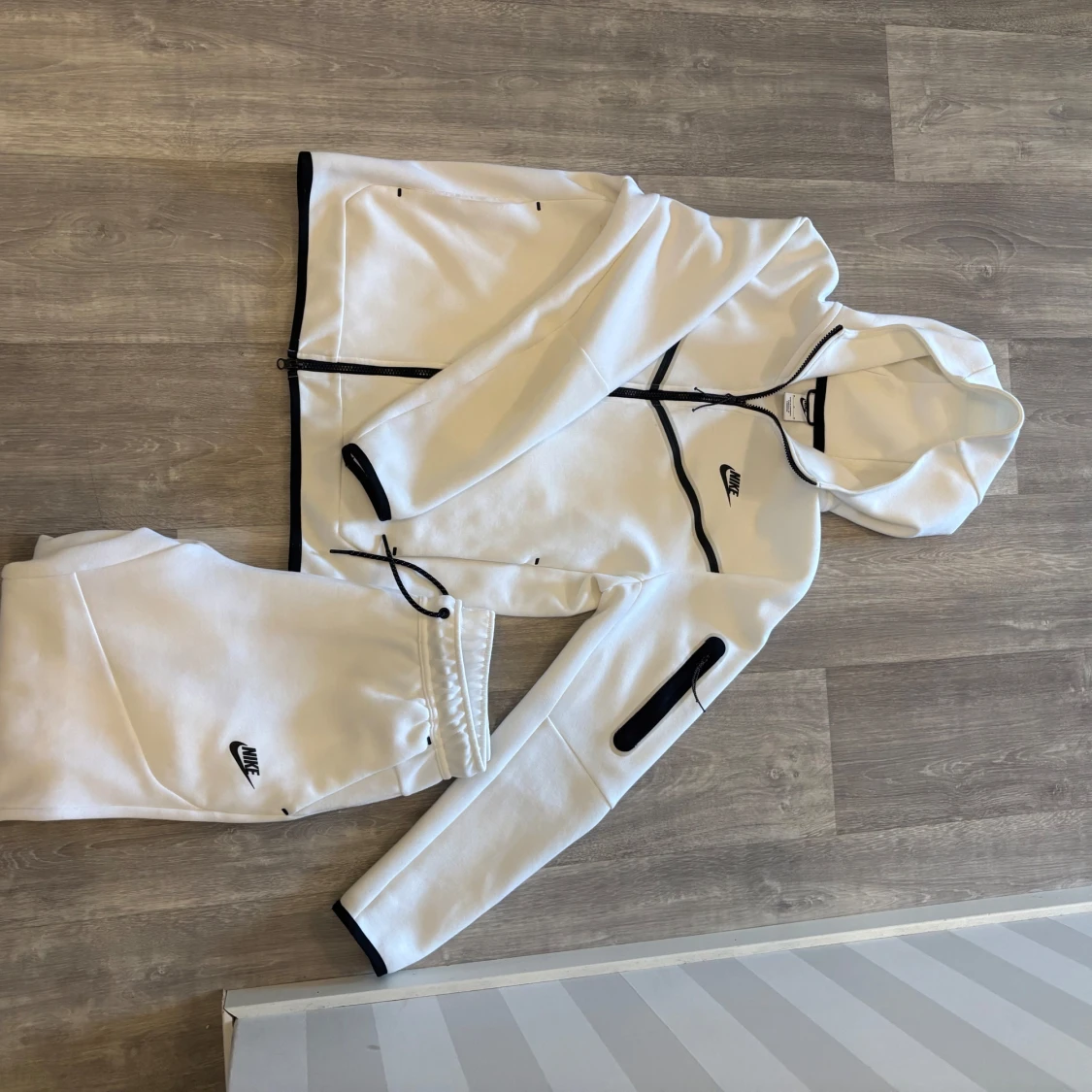 Vit Nike tech fleece set 