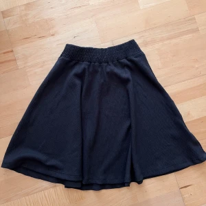 Kjol - En lite längre kjol från lager 157