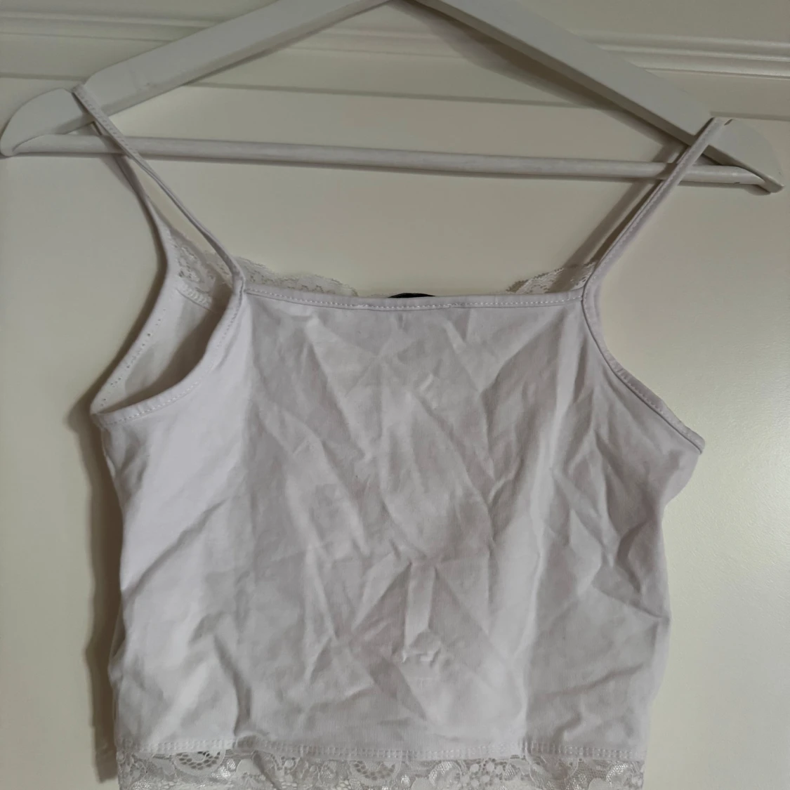 Vit spetskantad linnetopp FB Sister XS - 1