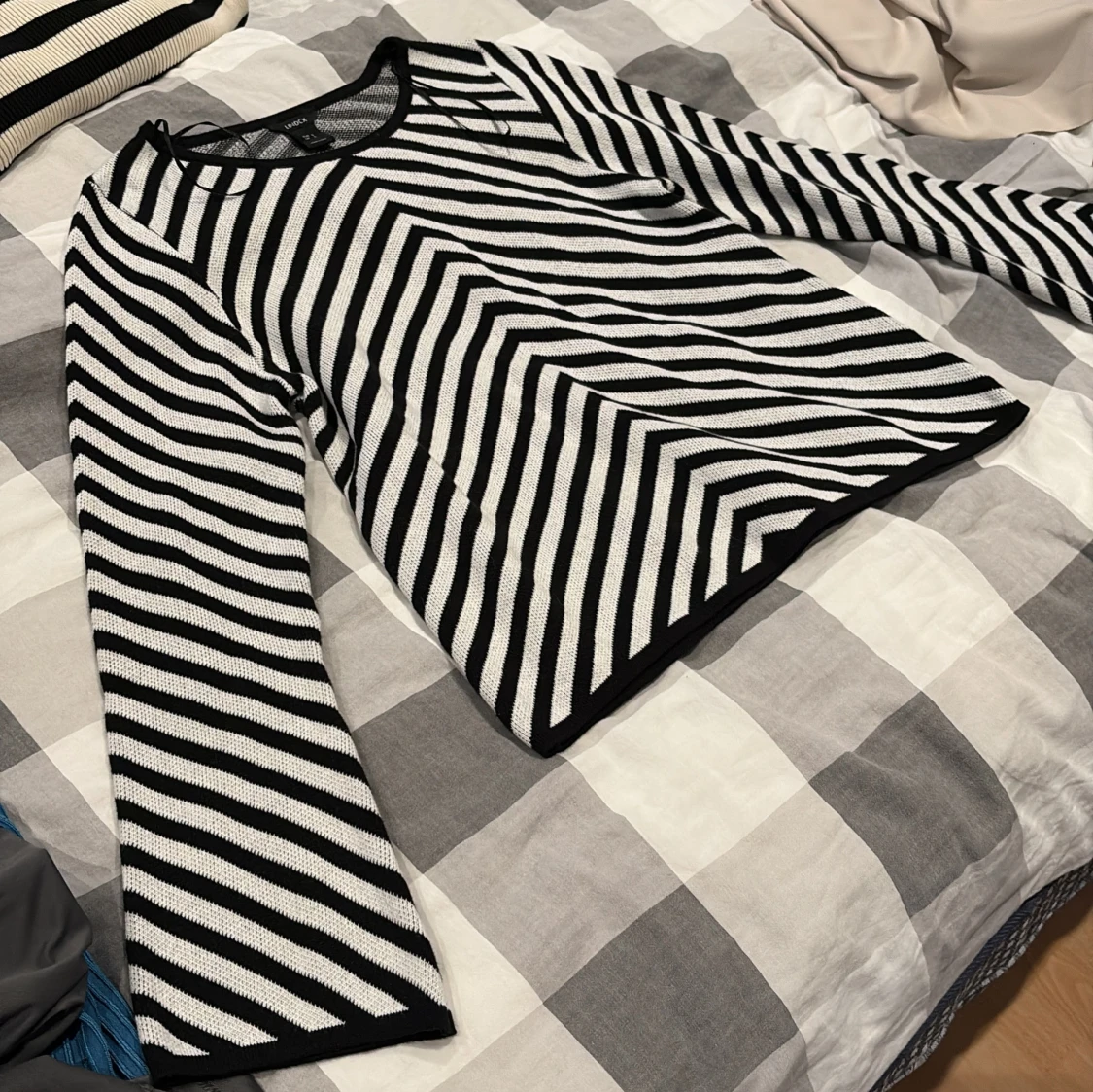 Randig svartvit stickad tröja Lindex - 1