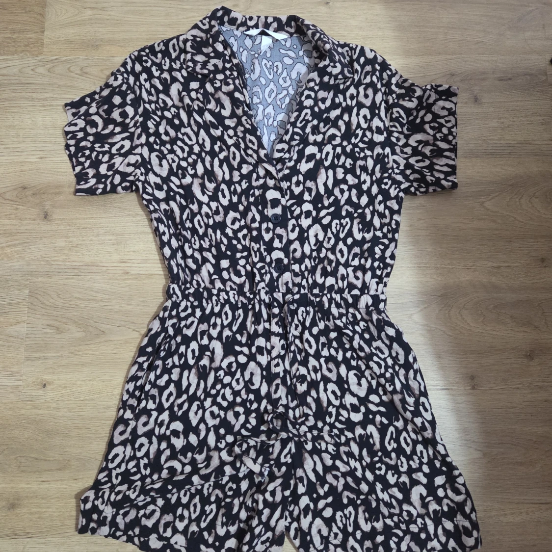 Leopardmönstrad jumpsuit shorts H&M