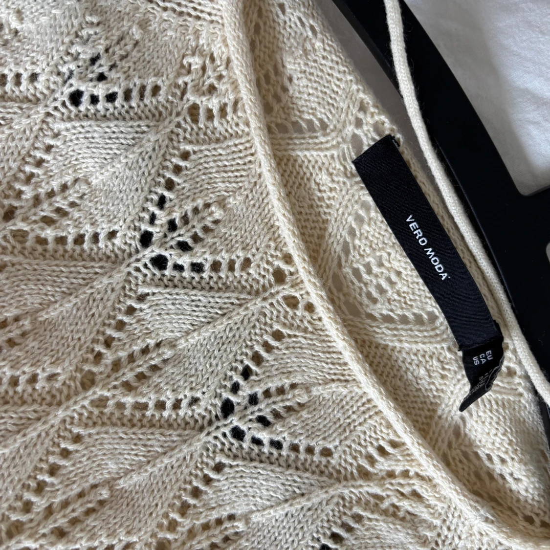 Beige stickad tröja från Vero Moda - 1