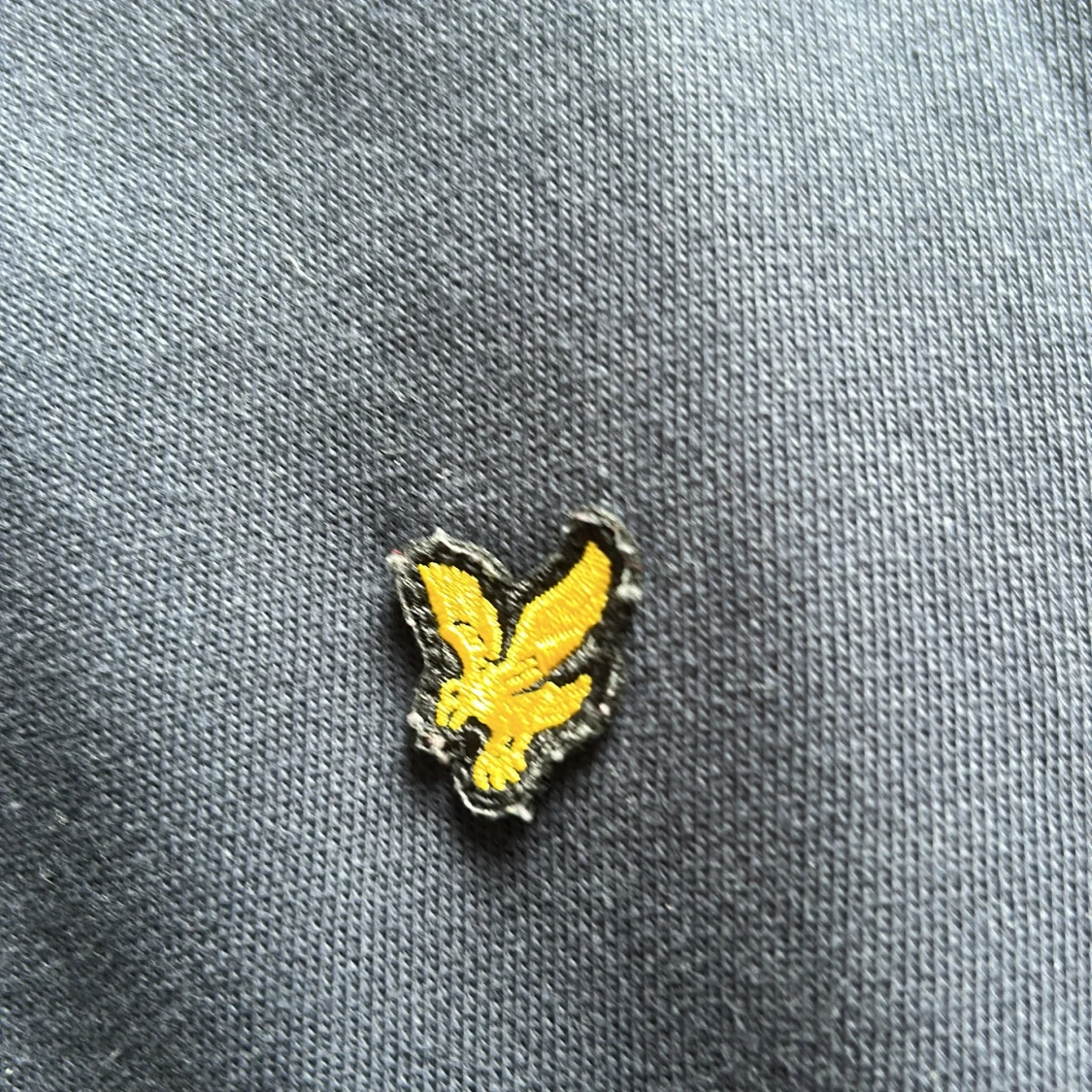 Mörkblå hoodie från Lyle & Scott - 1