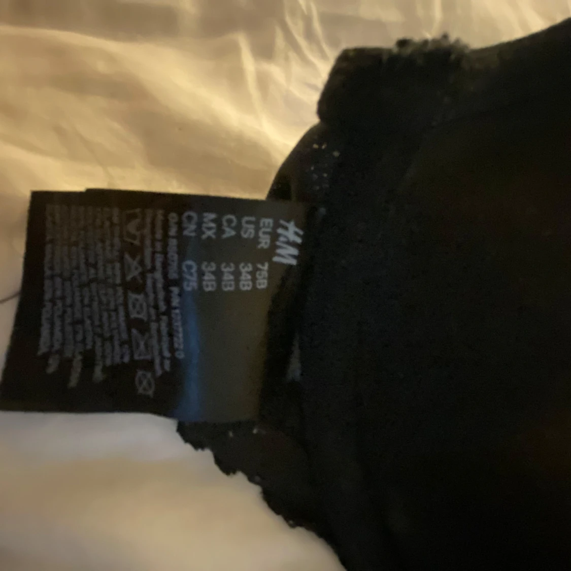 Svart spetsig bh H&M 75B - 2