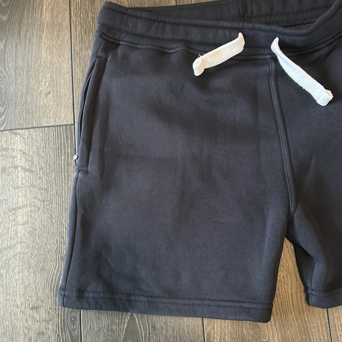 Svarta mjukisshorts med snörning - 2