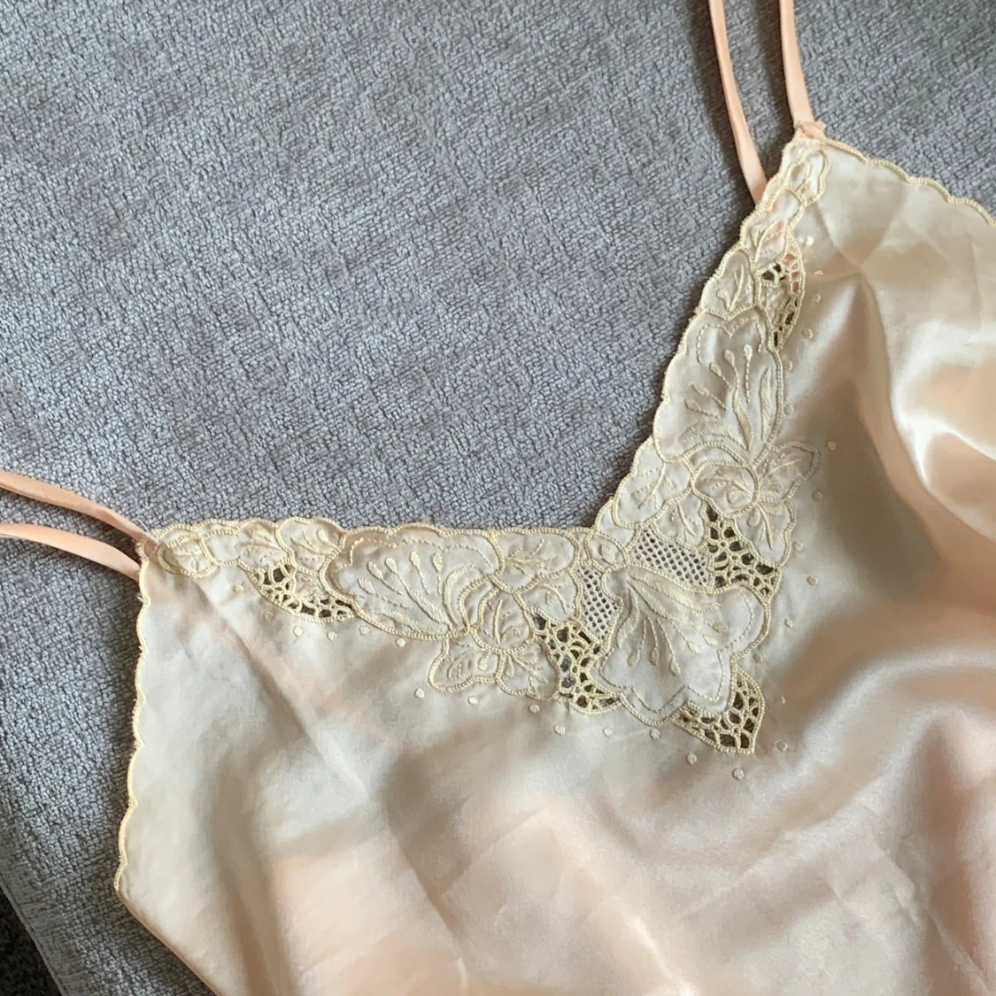 Champagnefärgad linnetopp med spets - 2