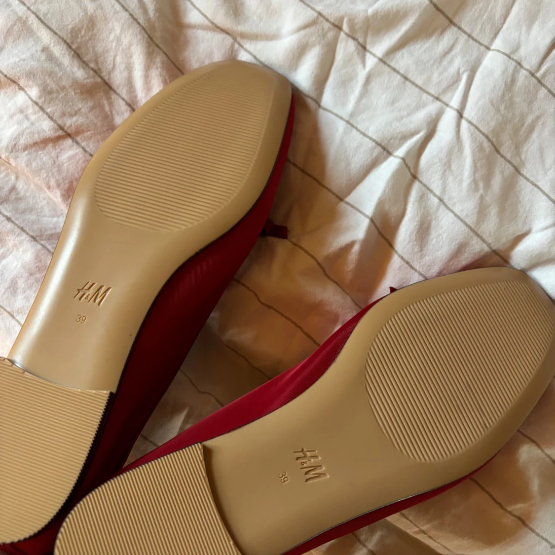 Röda ballerinaskor med rosett H&M - 1