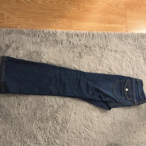 Bootcut jeans från Perfect Jeans, blå - Säljer dessa snygga jeans, knappt använda och är i mycket bra skick. 💕
