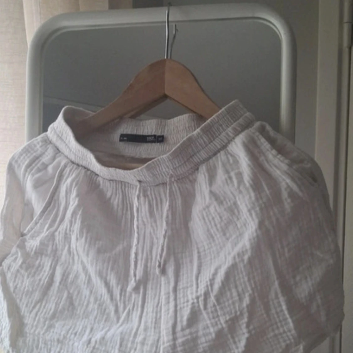 Vita linnedshorts med snörning XS