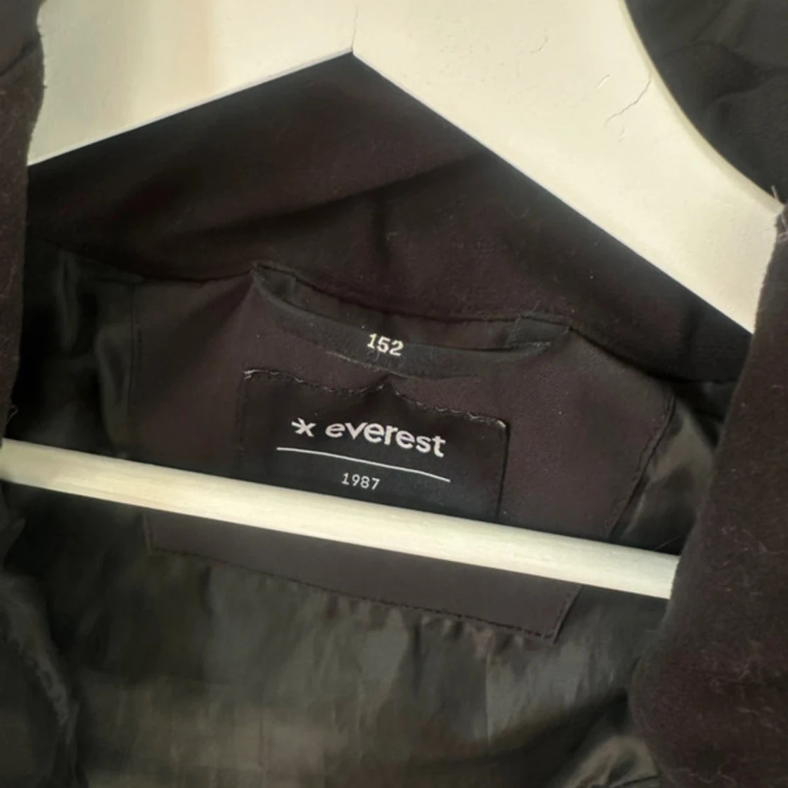 Svart vindjacka från Everest med huva - 1