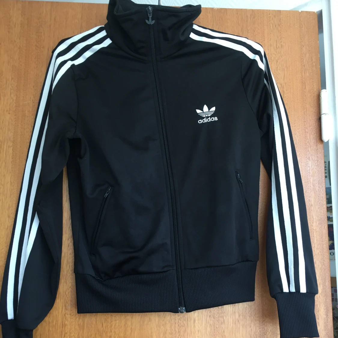 Svart Adidas träningsjacka S