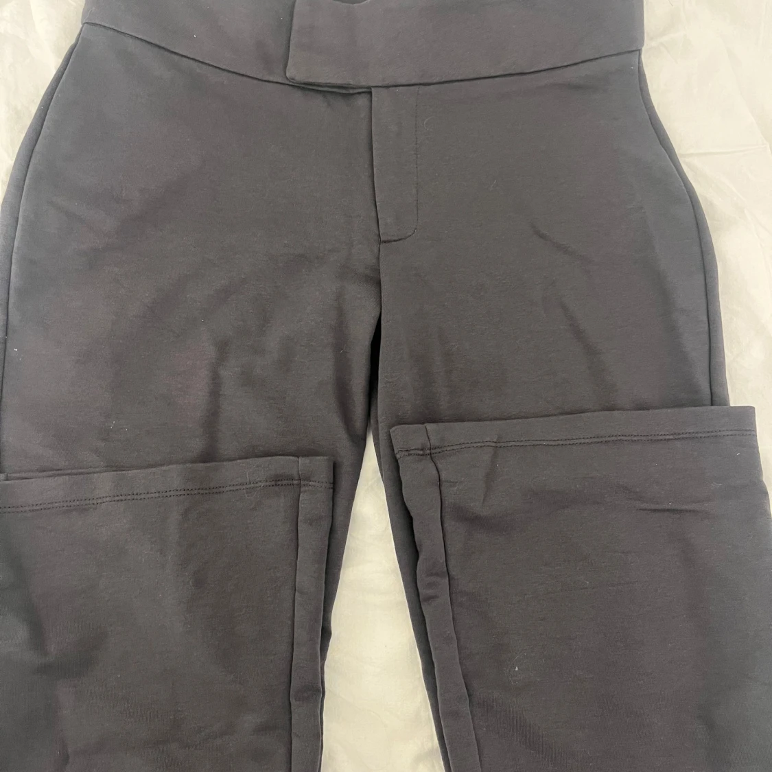 Svarta cargopants från Nelly