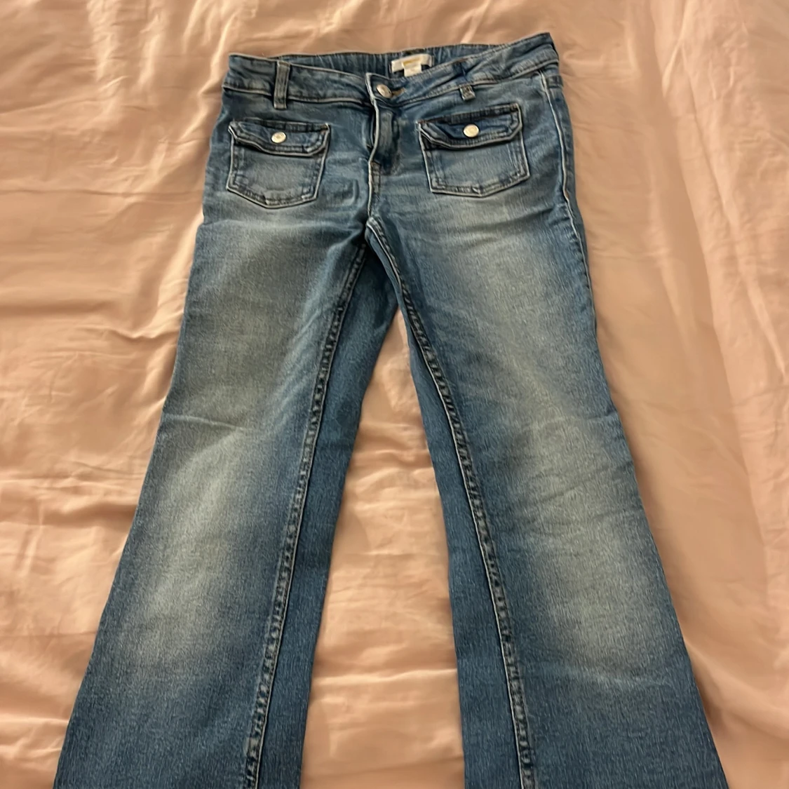 Blåa bootcut jeans💕 - 1