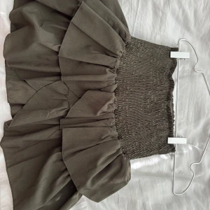 Neo Noir kjol - Grön kjol från Neo Noir i fint skick som säljs då den inte använts på ett tag.💕