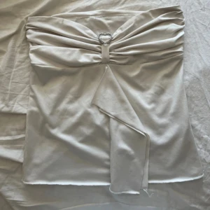 söt vit topp - se defekter på sista 2 bilderna🩷