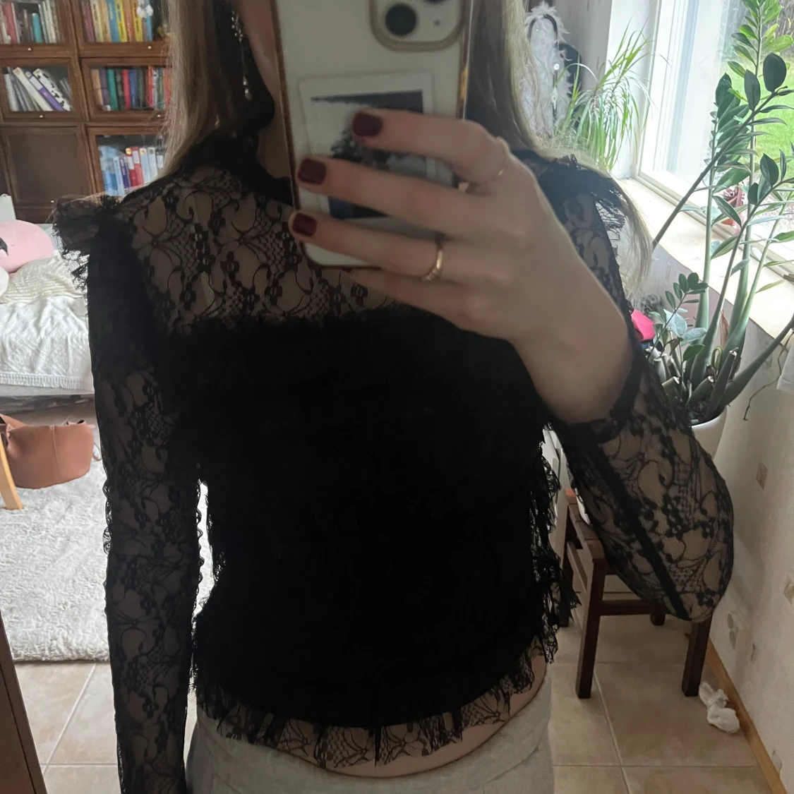 Svart spetsblus från Noisy May