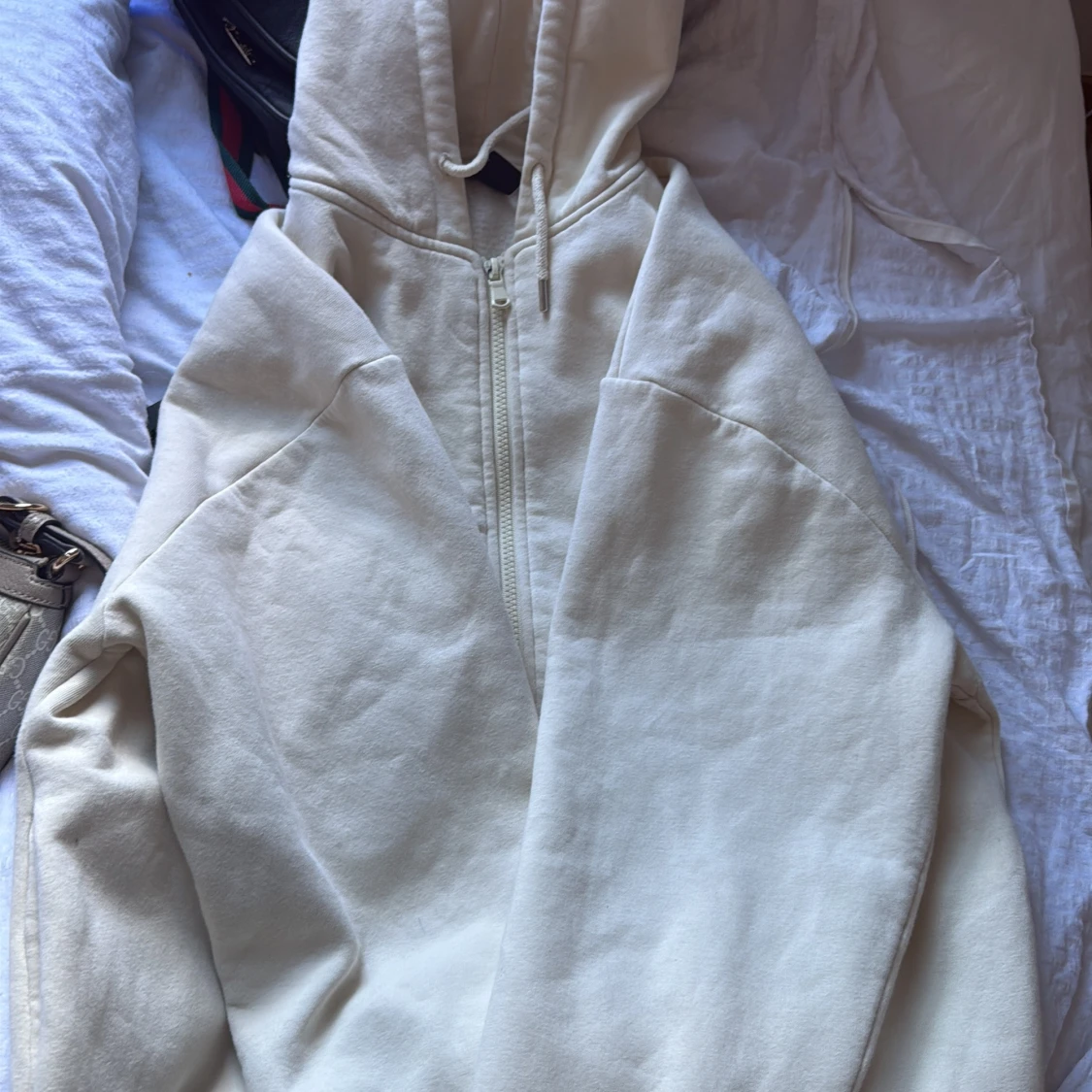 Oversized vit hoodie från Lindex - 3