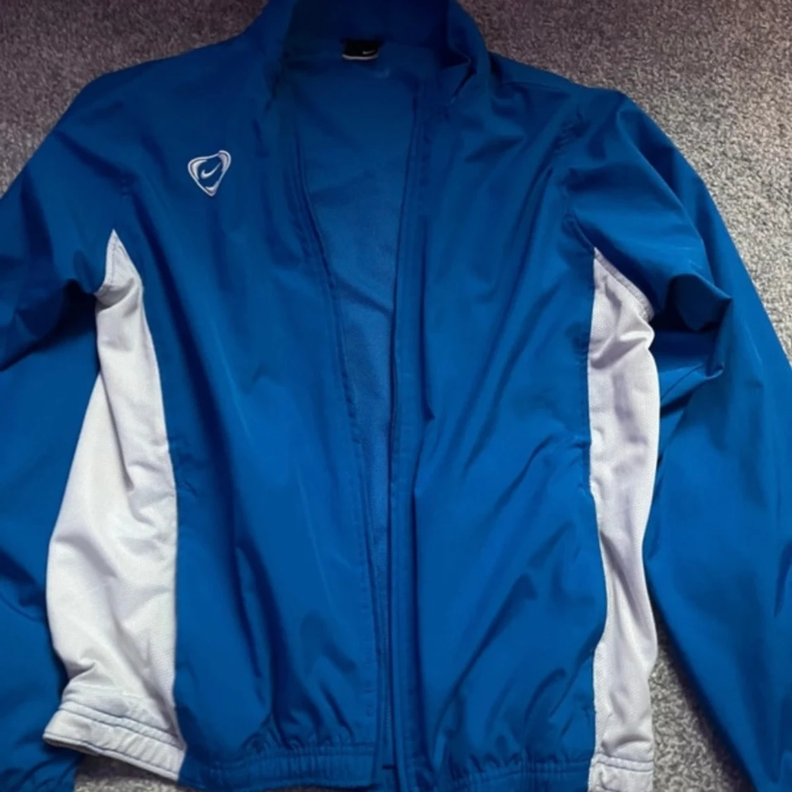 Blå Nike vindjacka med vita detaljer - 2