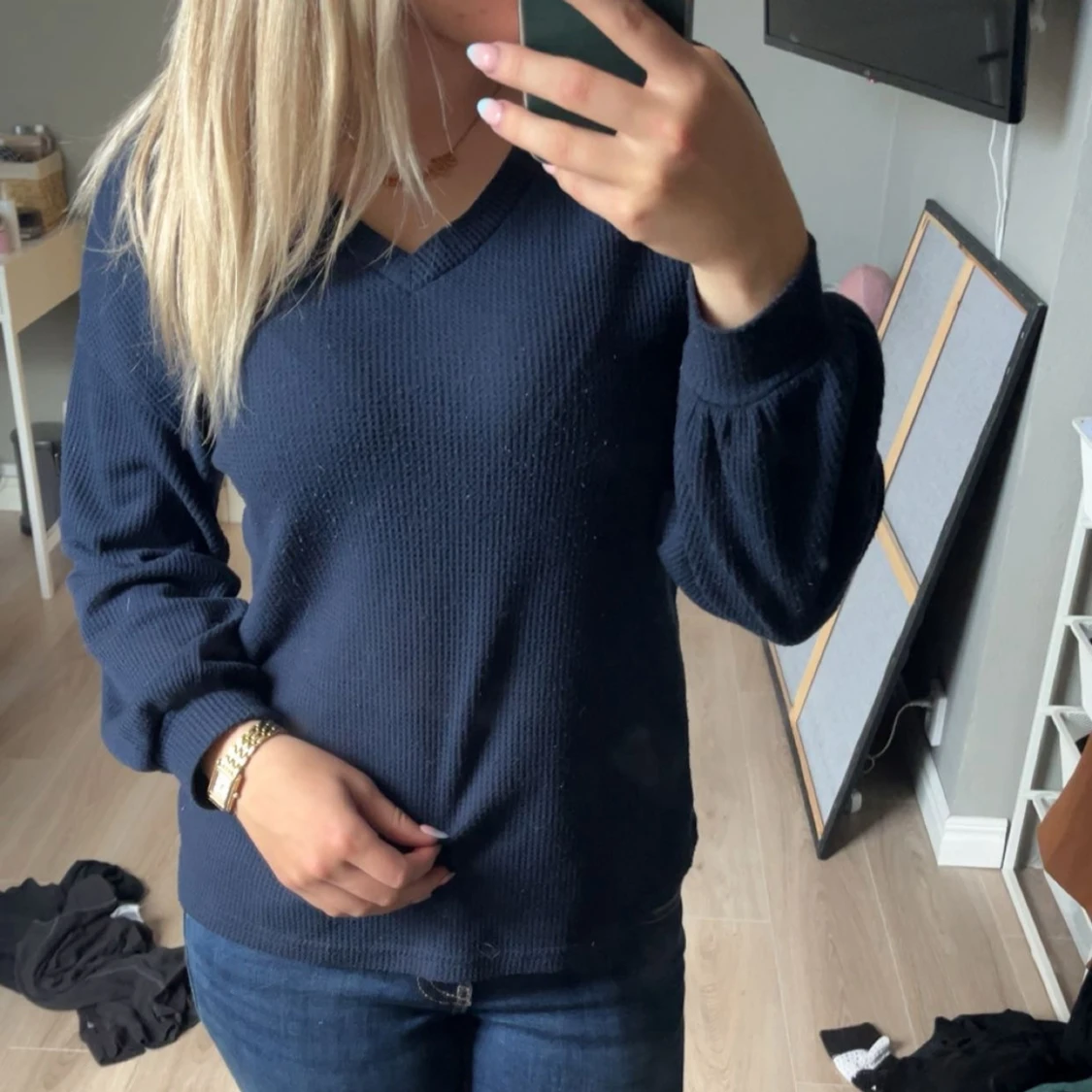 Marinblå stickad v-ringad tröja