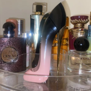 Good Girl Blush Elixir  - Säljer en Carolina Herrera Good Girl Blush Elixir Eau de Parfum. Ungefär 25-26 ml kvar av 30 ml. Ingen original kartong. 