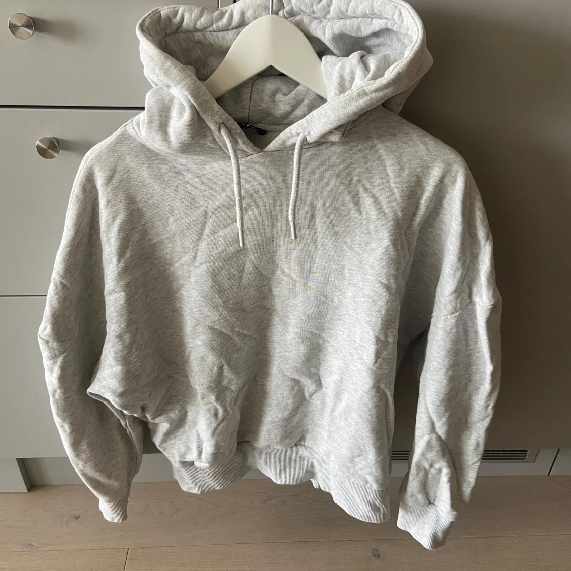 Grå hoodie från LXA med tryck - 1