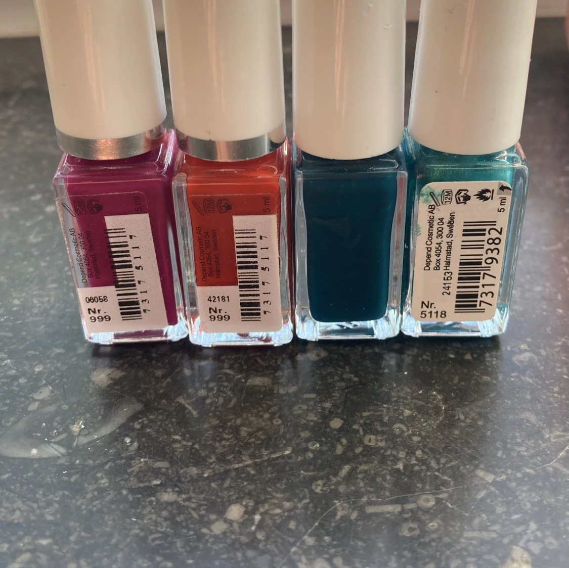 Fyra Depend nagellack i olika färger - 1