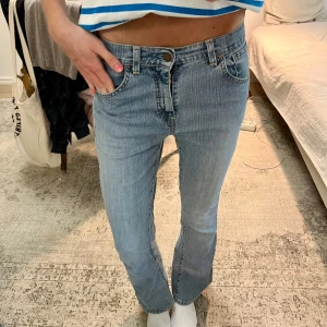 Levi’s jeans - Snyggaste Levi’s jeansen, aldrig använda! Lågmidjade och bootcut💓 W27L30, passar storlek xs! Nypris ca 1200kr, mitt pris 350