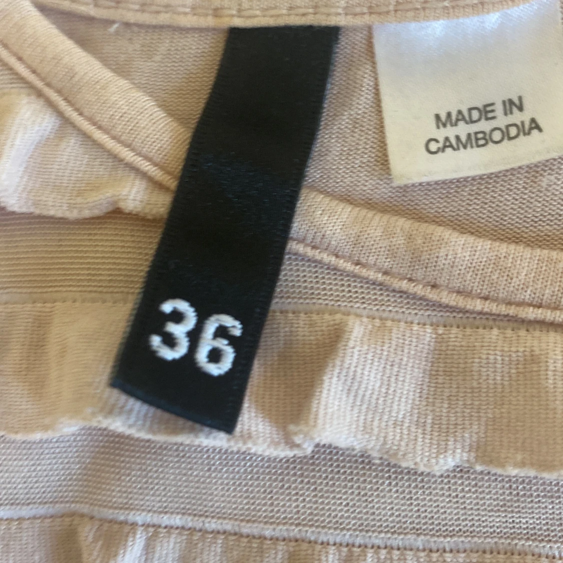 Ljusbeige volangklänning i storlek 36 - 3