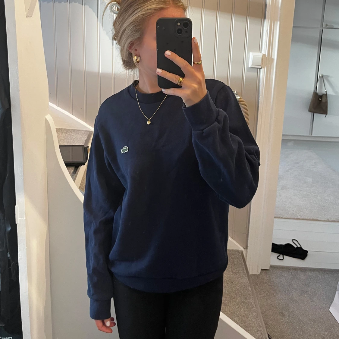 Mörkblå sweatshirt från Lacoste