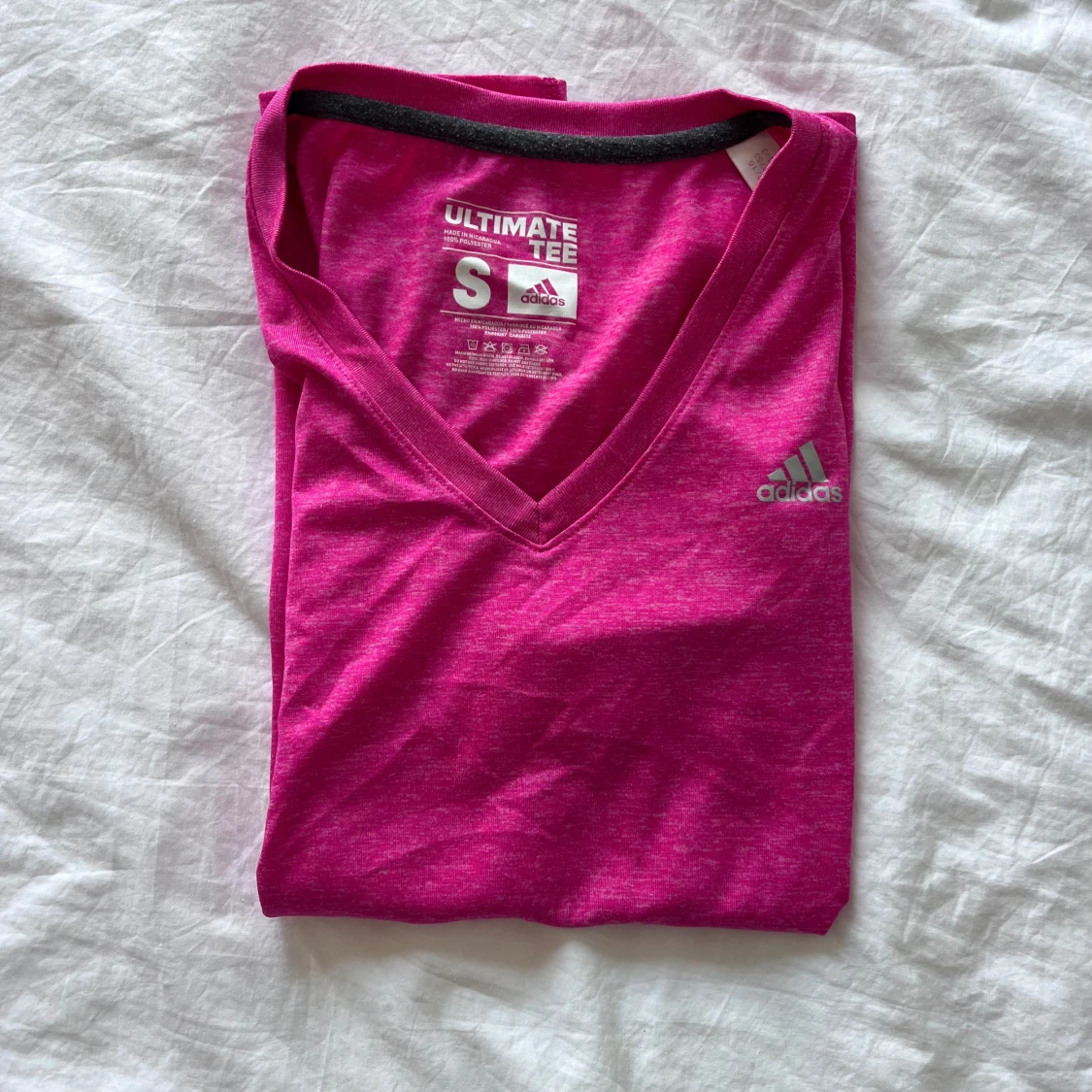 Rosa v-ringad t-shirt från Adidas - 1