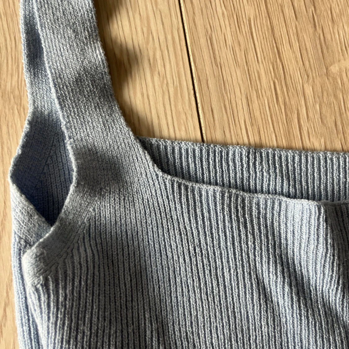 Ljusblå ribbad linnetopp - 1