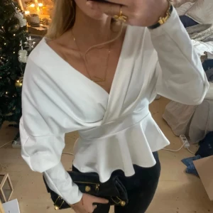 Blus - SUPERSNYGG blus❤️❤️ tryck gärna på köp nu💕💕