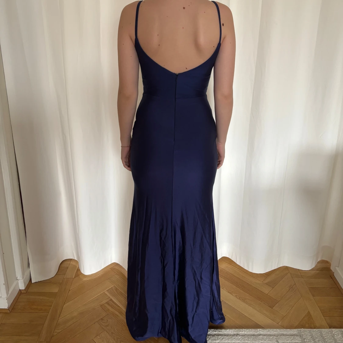 Marinblå balklänning med slits - 1