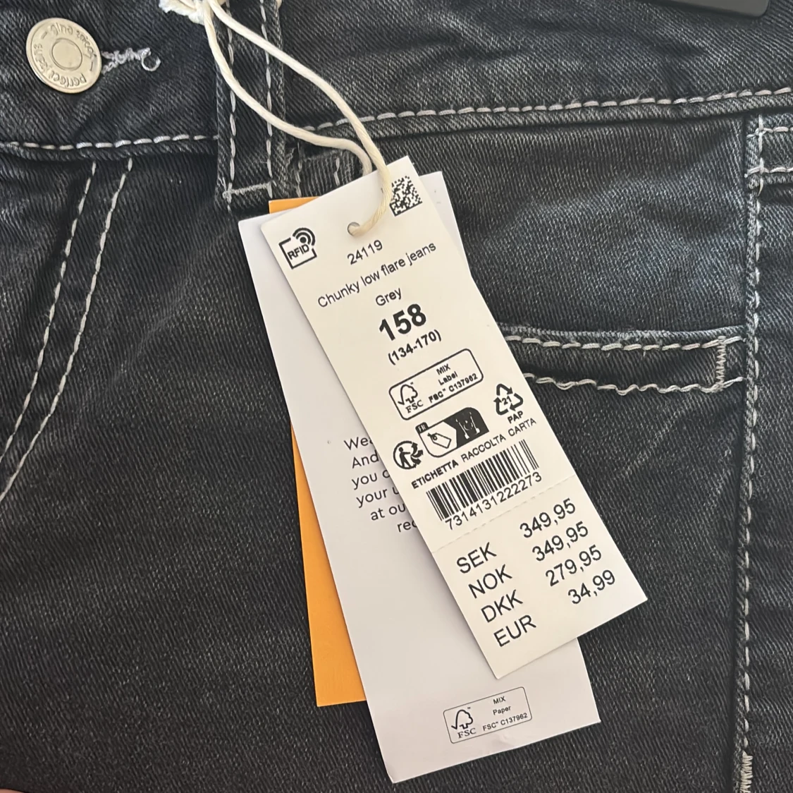 Grå jeans från Gina tricot young  - 3