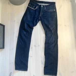 Hysteric Glamour Jeans - Hysteric Glamour Jeans Selvedge jans med nitar längs fickan  length about 103cm Rise about 21cm Inseam about 80cm Thigh width about 29.5cm Hem width about 17cm Waist about 39cm(×2)
