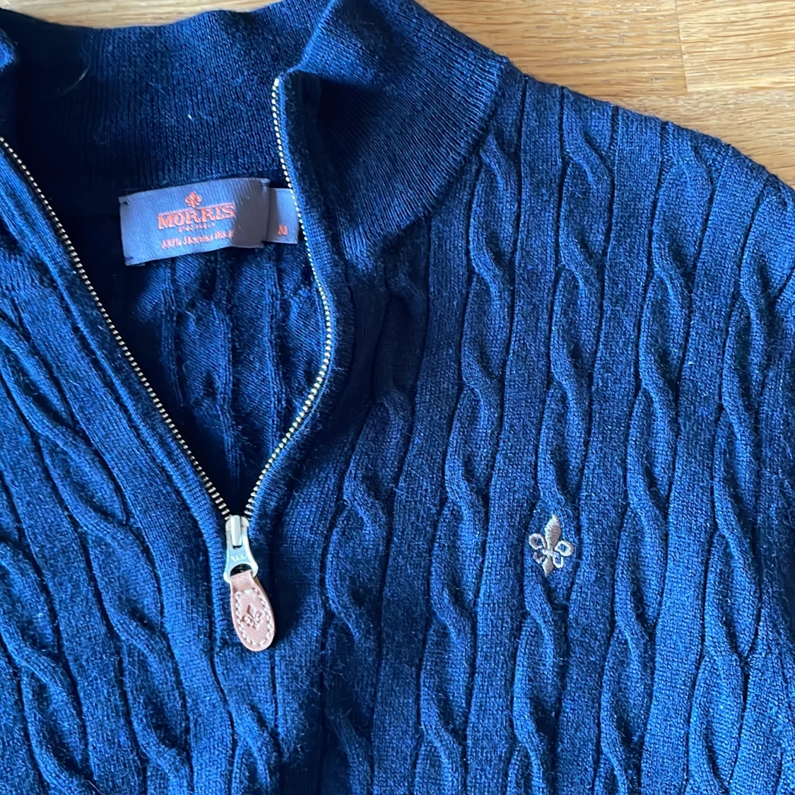 Morris mörklbå quaterzip stickad. - 2