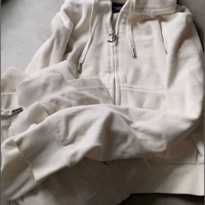 Vitt sätt från juicy couture  - Säljer mitt vita juicy couture sätt 
