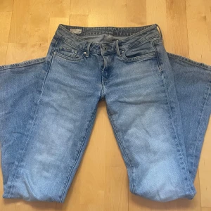 Jeans   - As snygga ljusblåa jeans från Pepe Jeans i modellen picadilly 🥰🥰🥰Pris är disskuterbart 