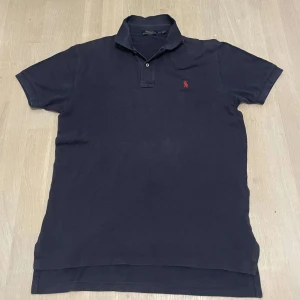 ralph lauren pike - ralph lauren pike| storlek M men passar också L| skick 9/10 inga defekter| pm för mer info🙌🏼