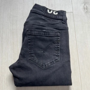 Dondup George Jeans - Sjukt feta Dondup George jeans🤩.  Storlek W30   L31 passar W28  L29    . Nypris 3000kr+, Säljs nu för endast 799kr😱, Skriv vid några funderingar🤔, Fraktas samma dag! 