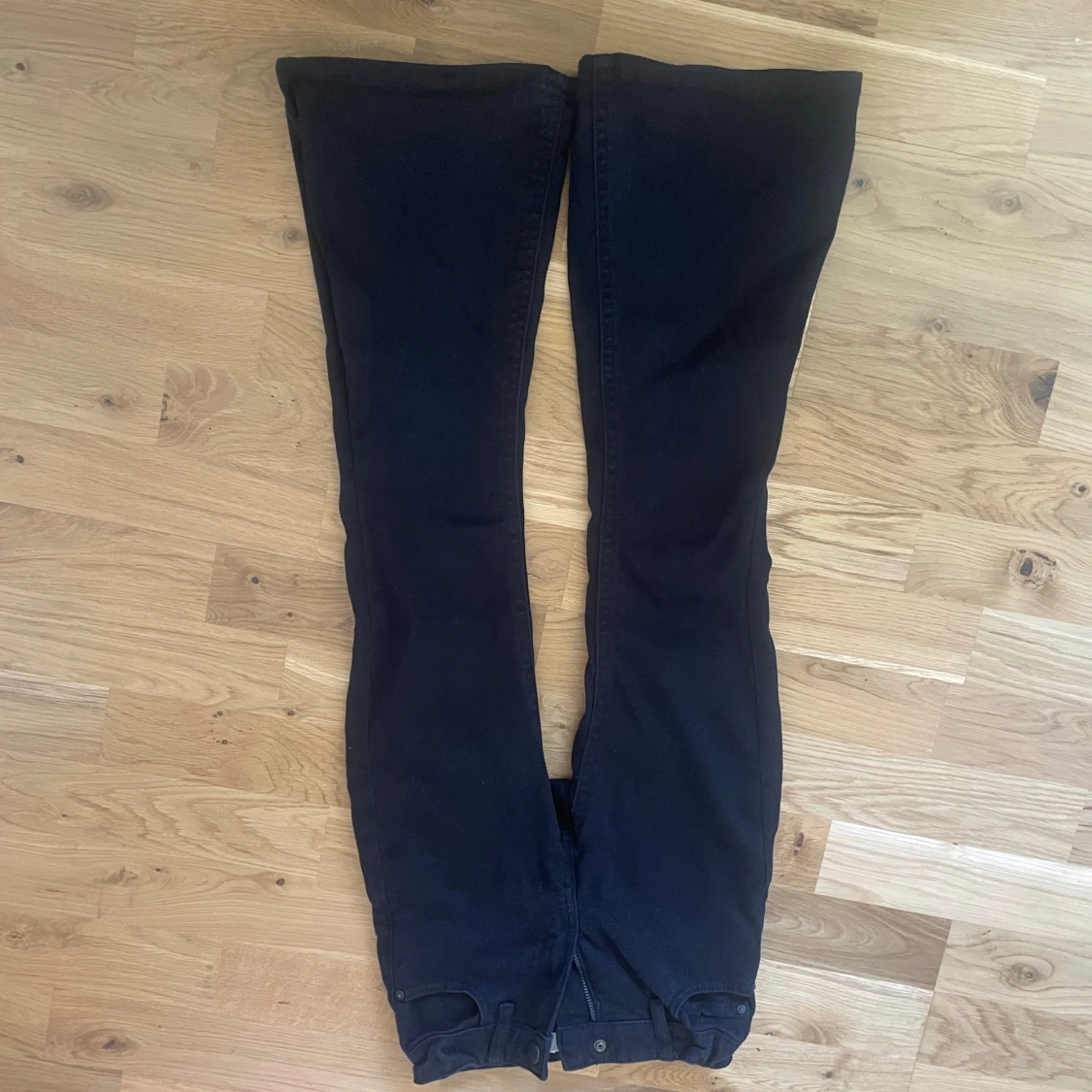 Svarta bootcut jeans från Lindex - 3