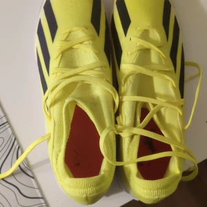 Gula Adidas fotbollsskor Crazy Fast - Säljer ett par gula Adidas fotbollsskor inomhus! crazyfast Adidas.