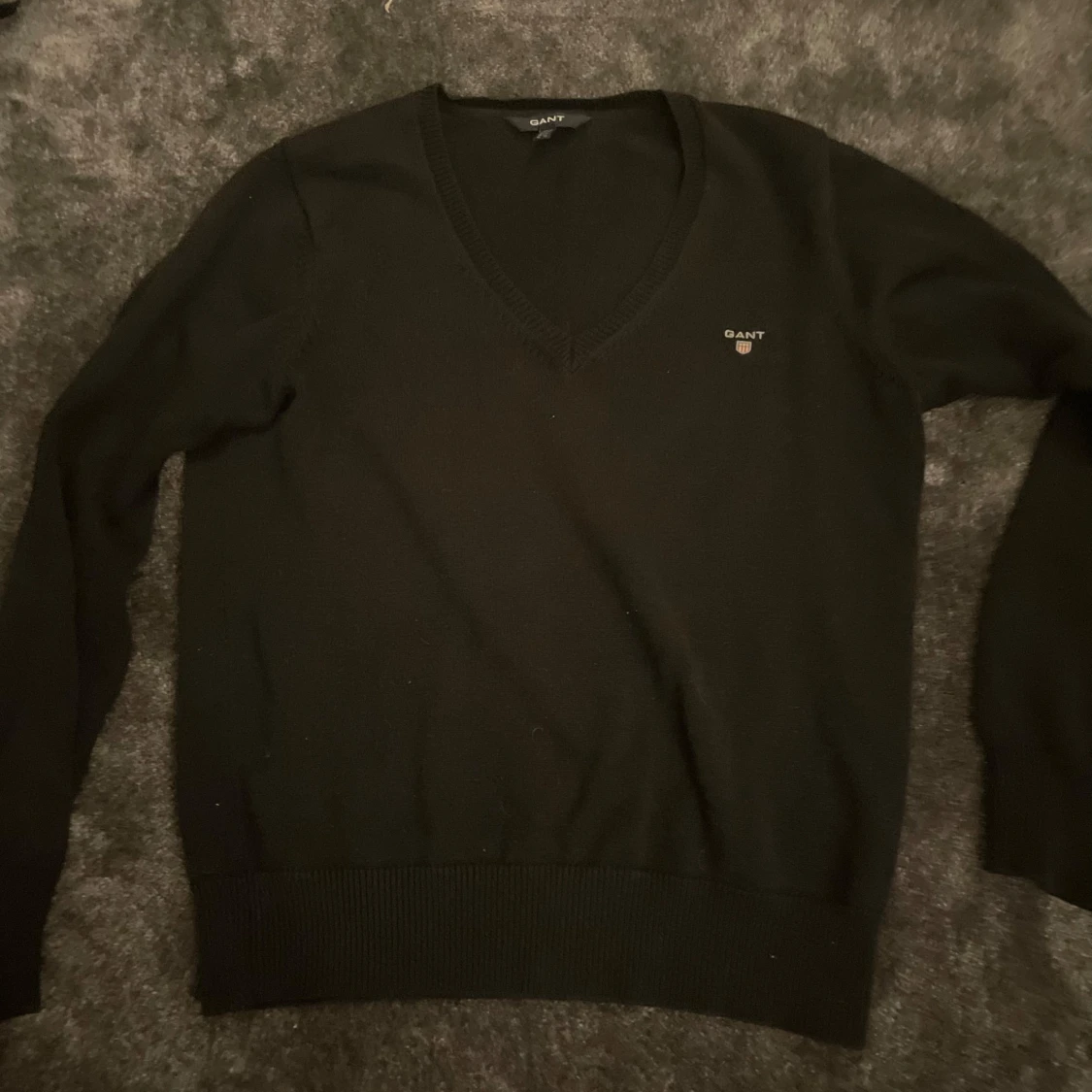 Svart v-ringad tröja från GANT - 1