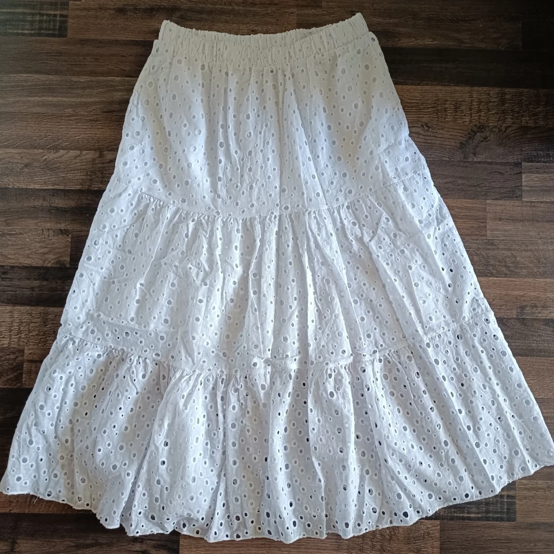 Vit kjol från ESCAPE