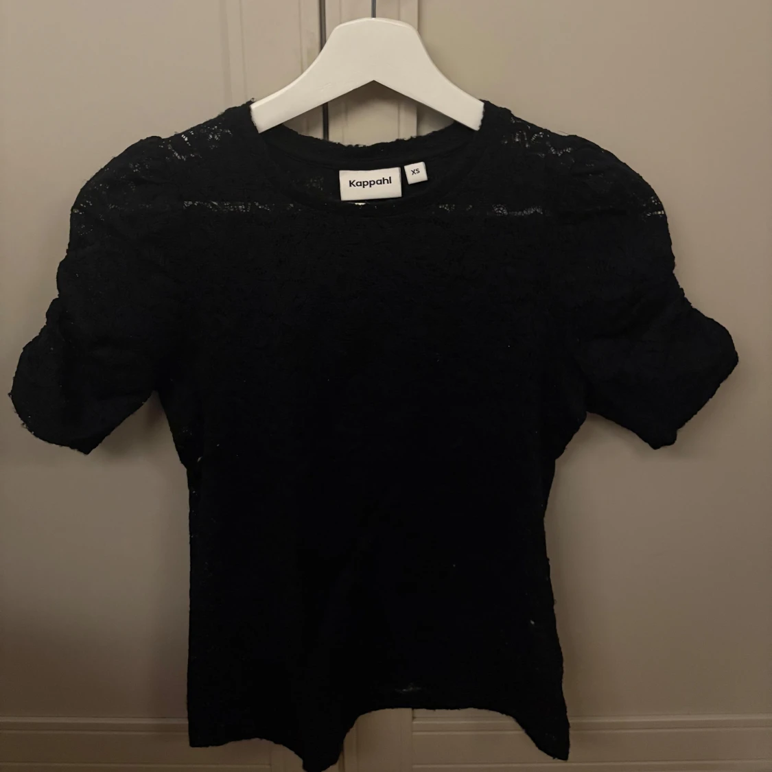 Svart spetsblus från Kappahl